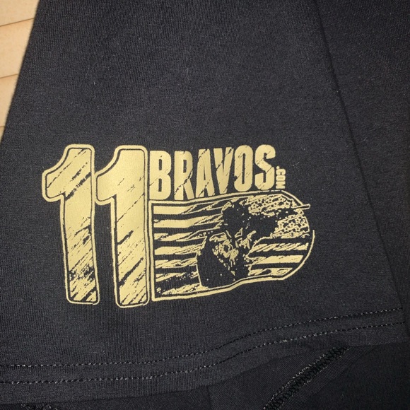 11 Bravos graphic T-shirt.  Size XXL Nice condition. We that remain remember. - Picture 3 of 5